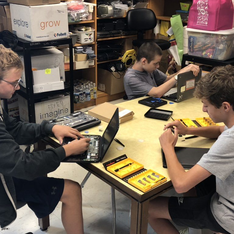 Tech Helpers at Middle school Tech Helpers at Middle school